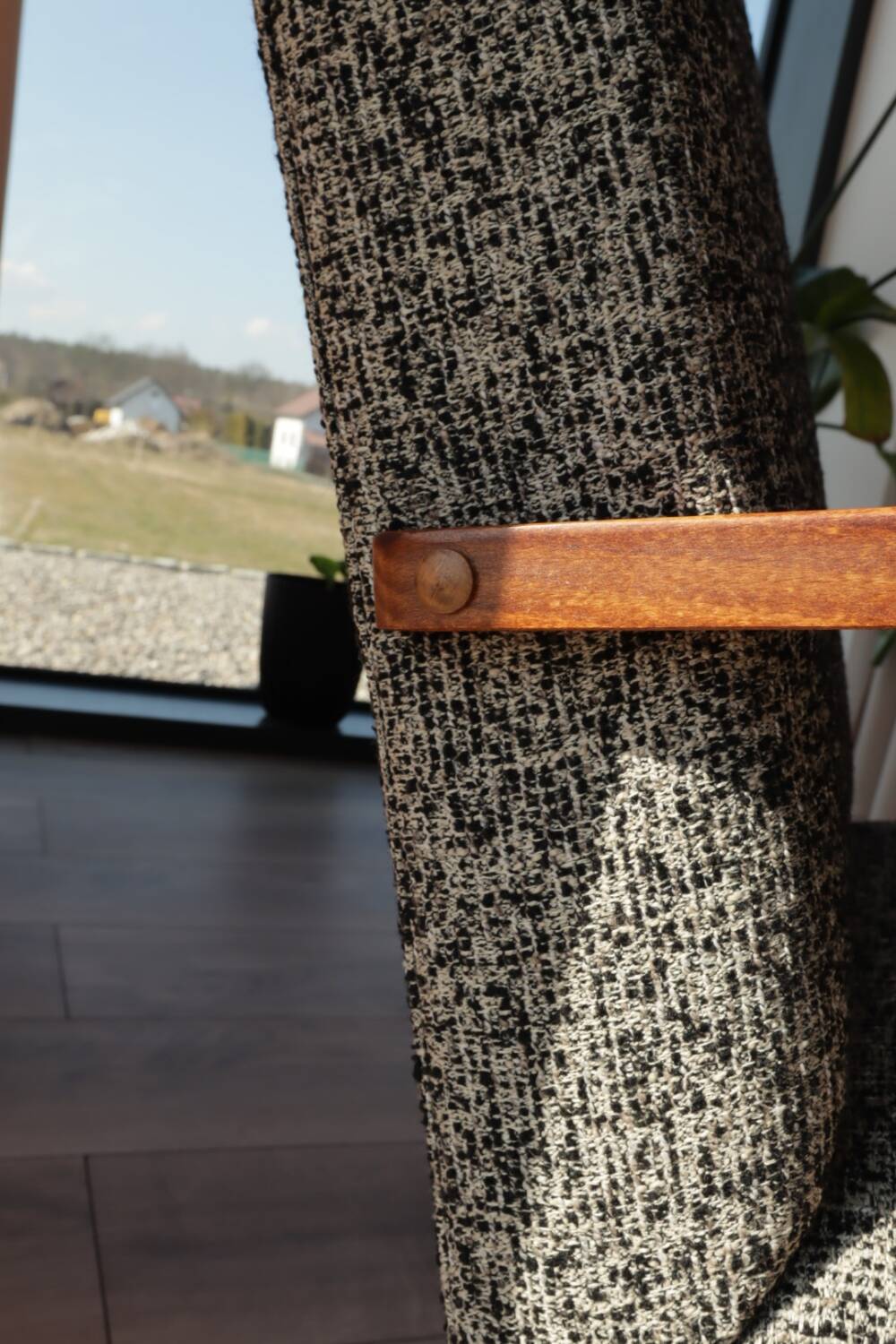 Scandinave armchair black granola zig zag modern design