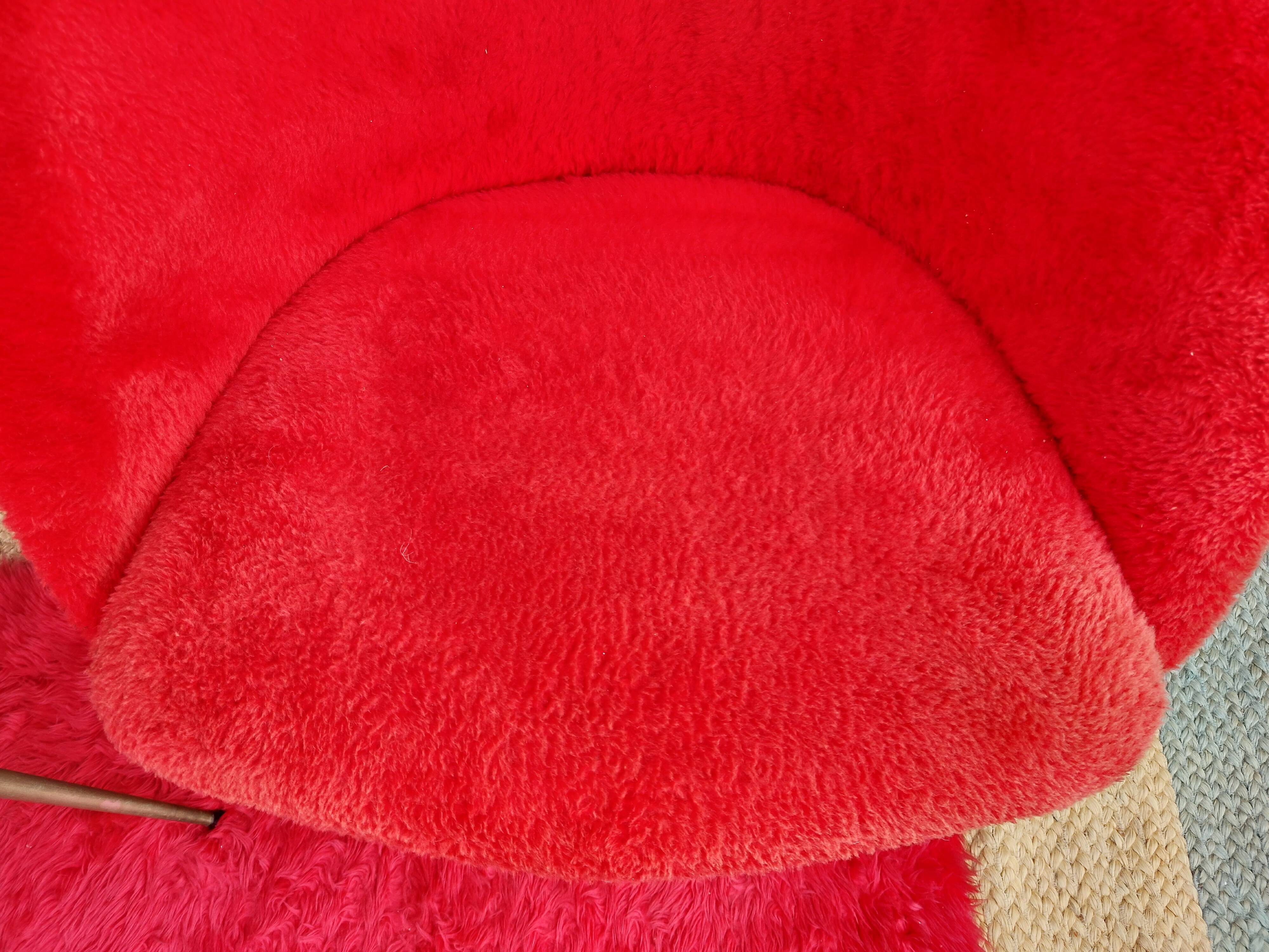 pair of vintage armchairs (red fur)