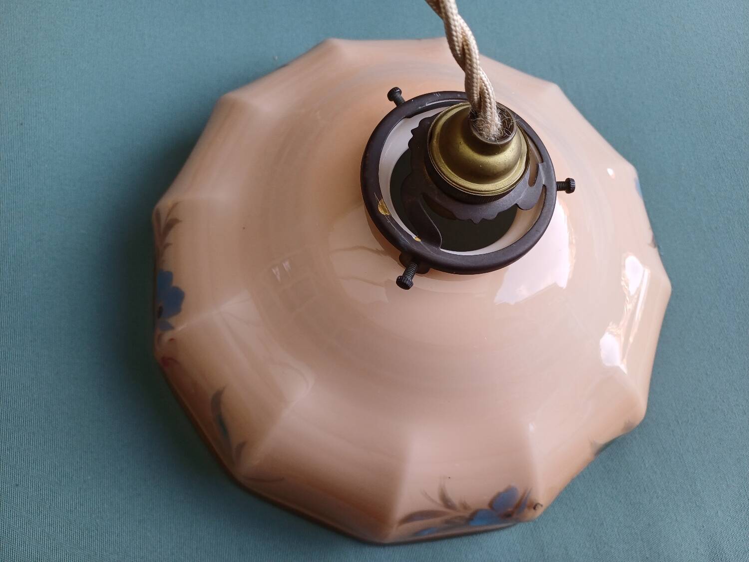 Suspension in pink opaline painted art deco