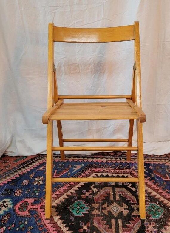 Set of 4 folding chairs in varnished wood
