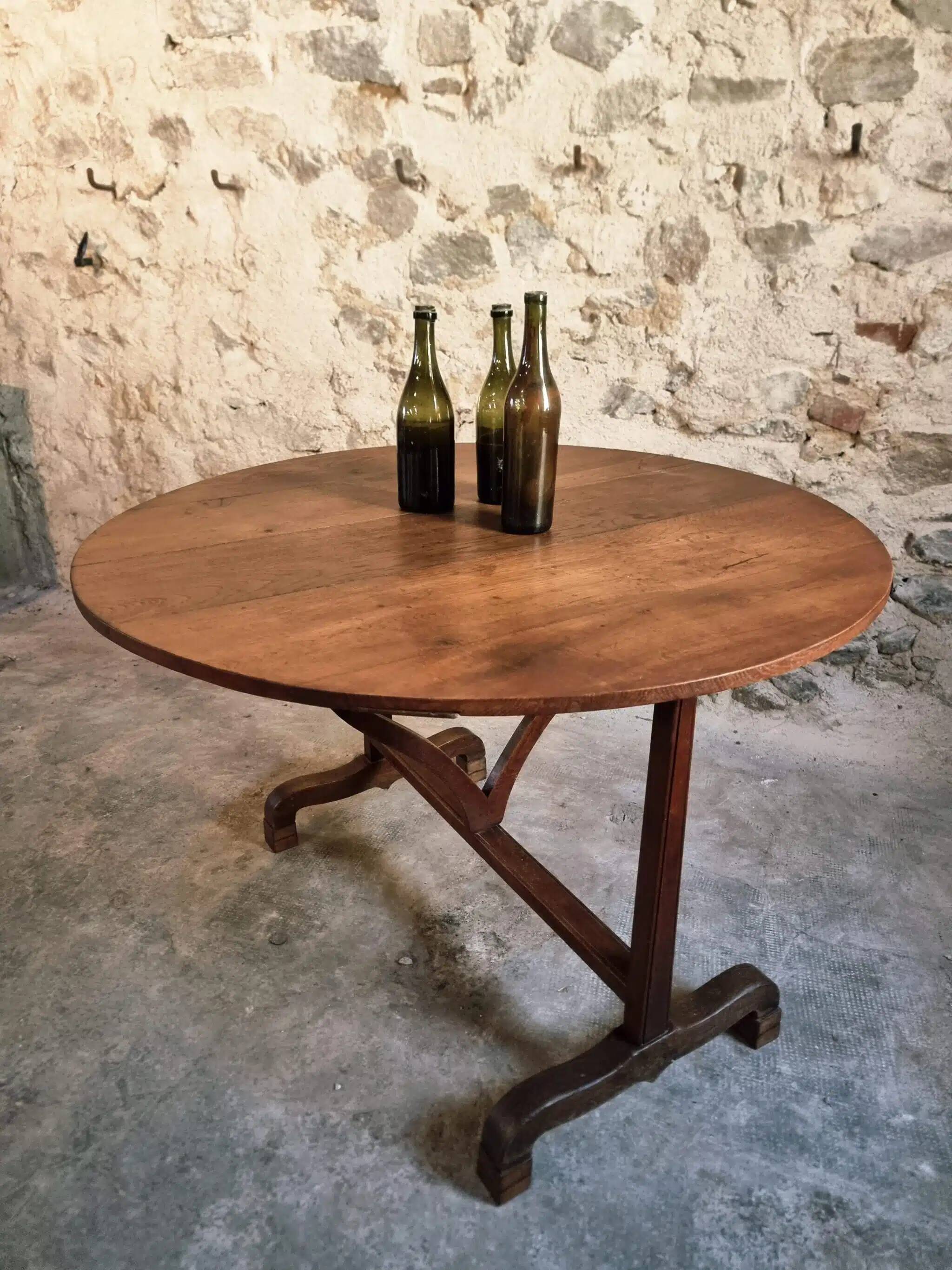 Antique French oak wine table – Loire region – Tilting top – 107 cm diameter