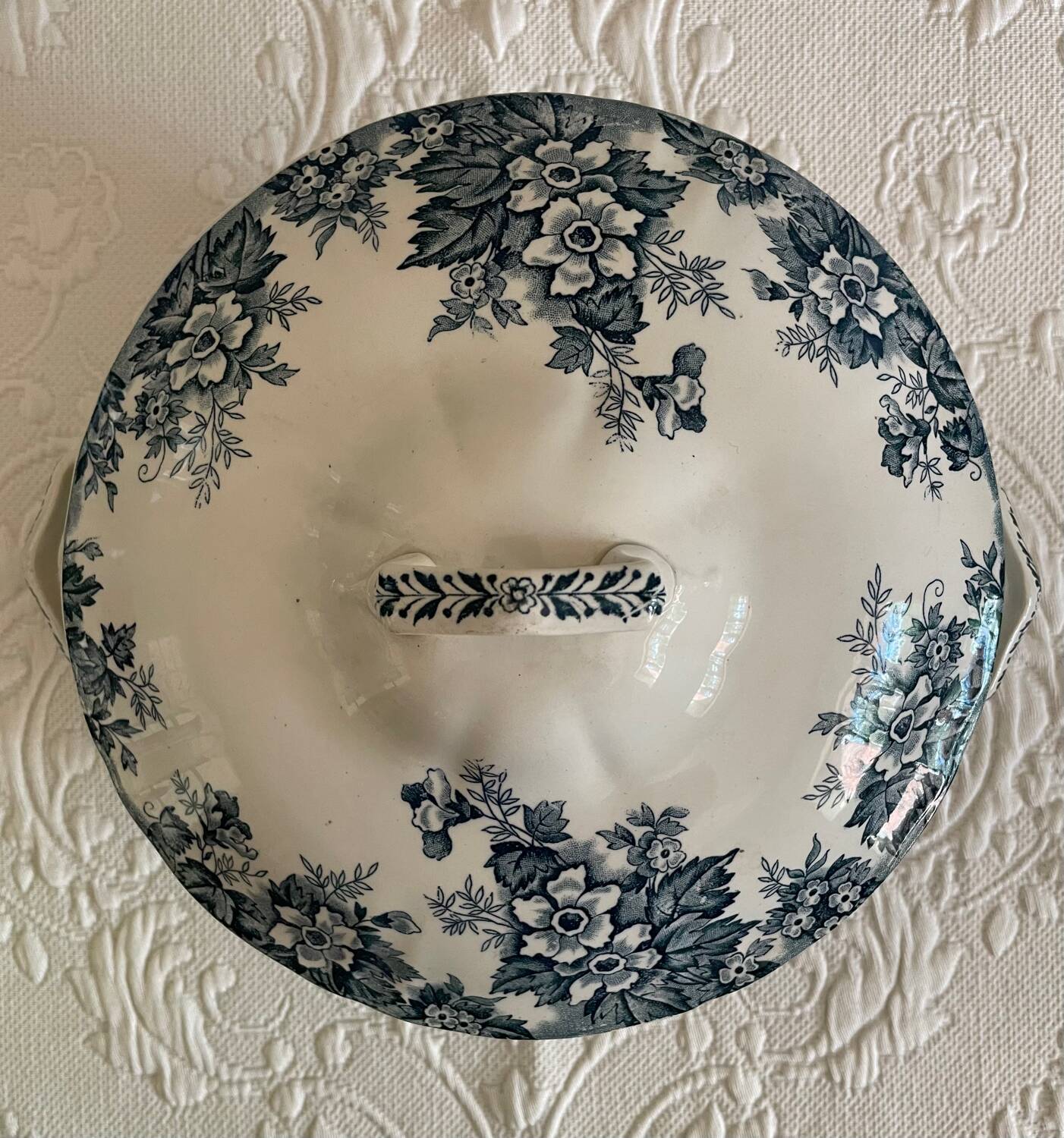 Small Saint Amand & Hamage Soup Tureen Model Marie Louise