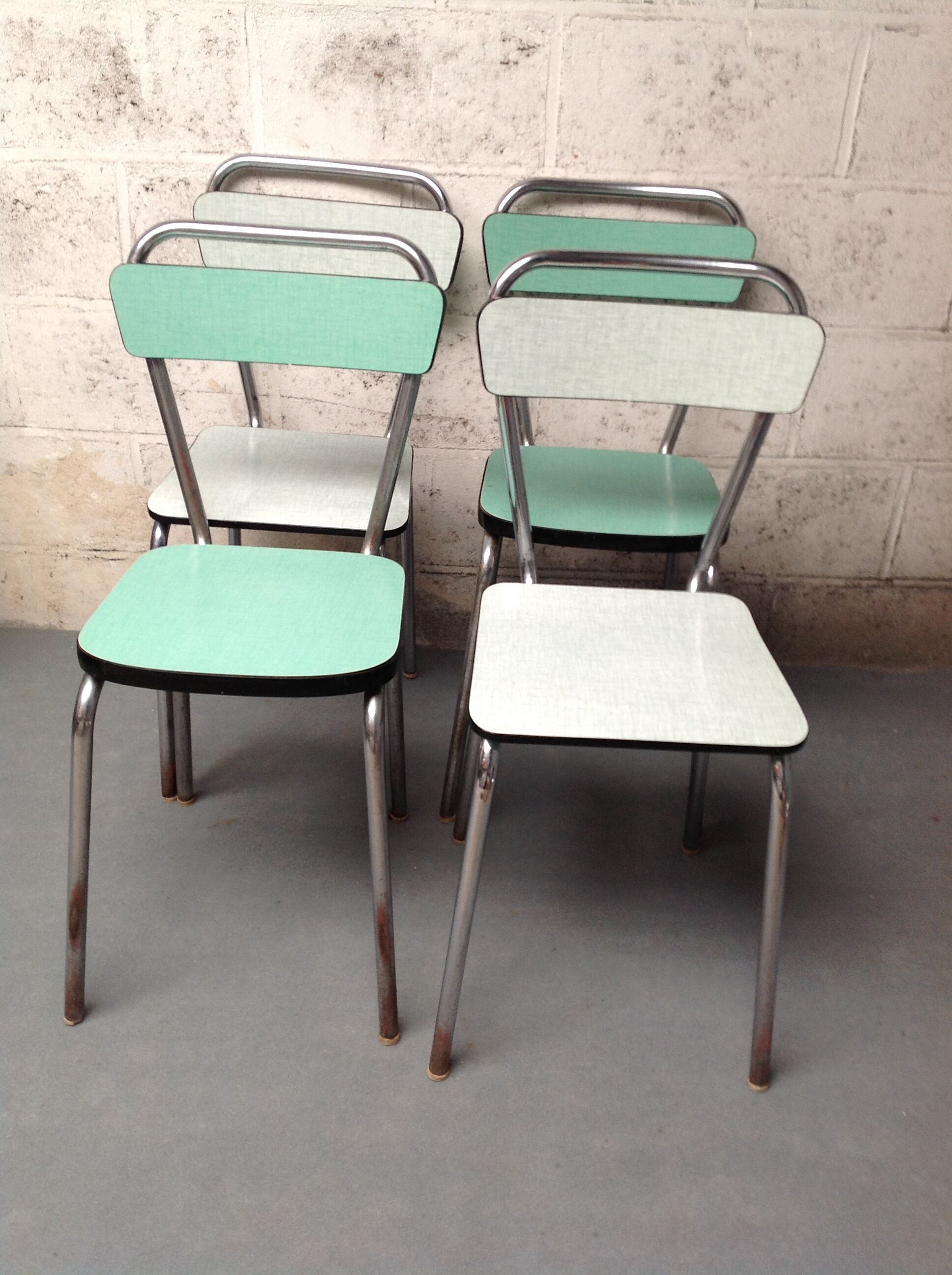 Table formica et ses 4 chaises vert menthe