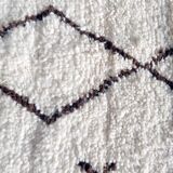 Brown and white Berber Béni Ouarain rug with diamonds in wool
