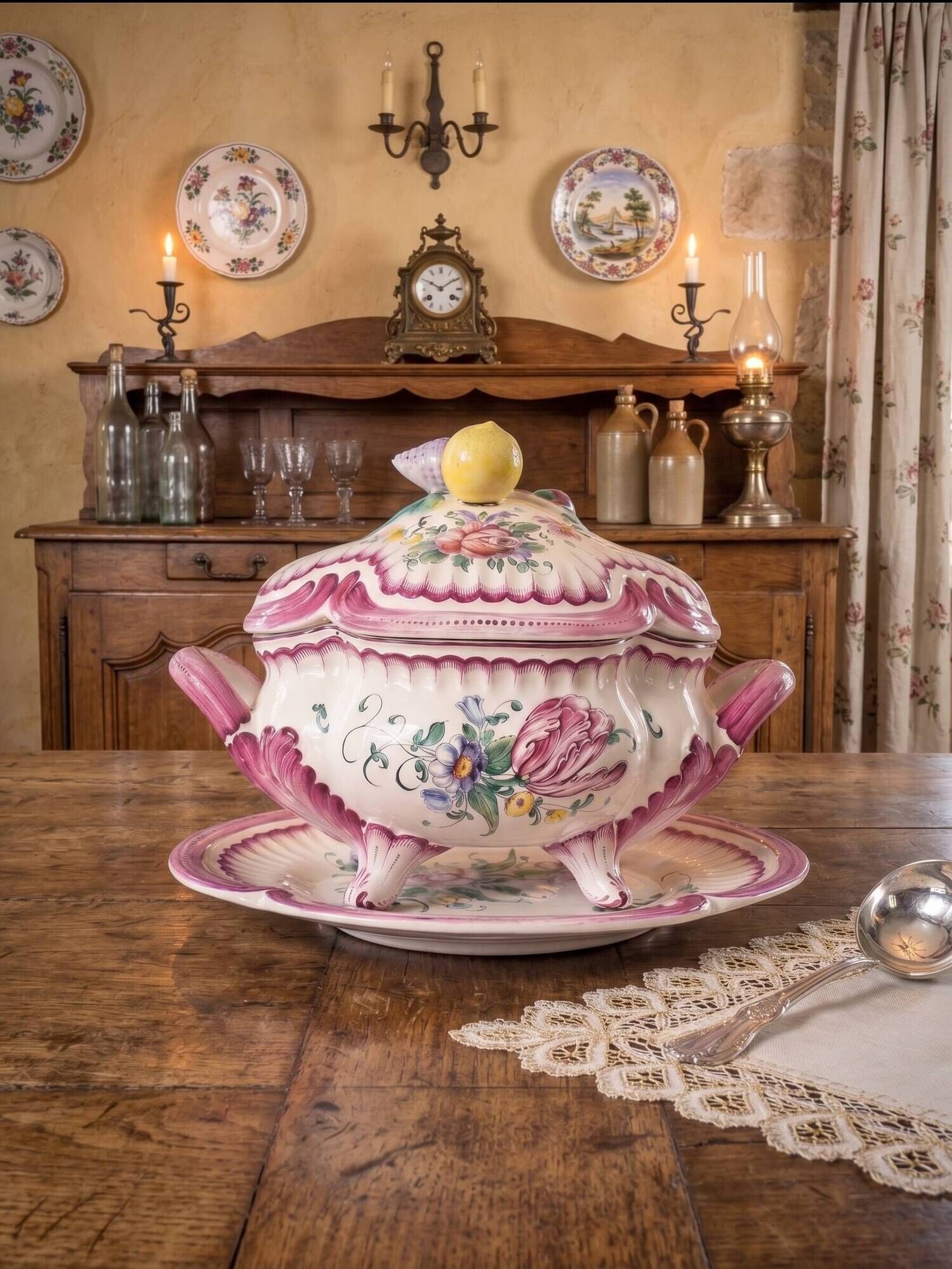 Soup tureen in earthenware