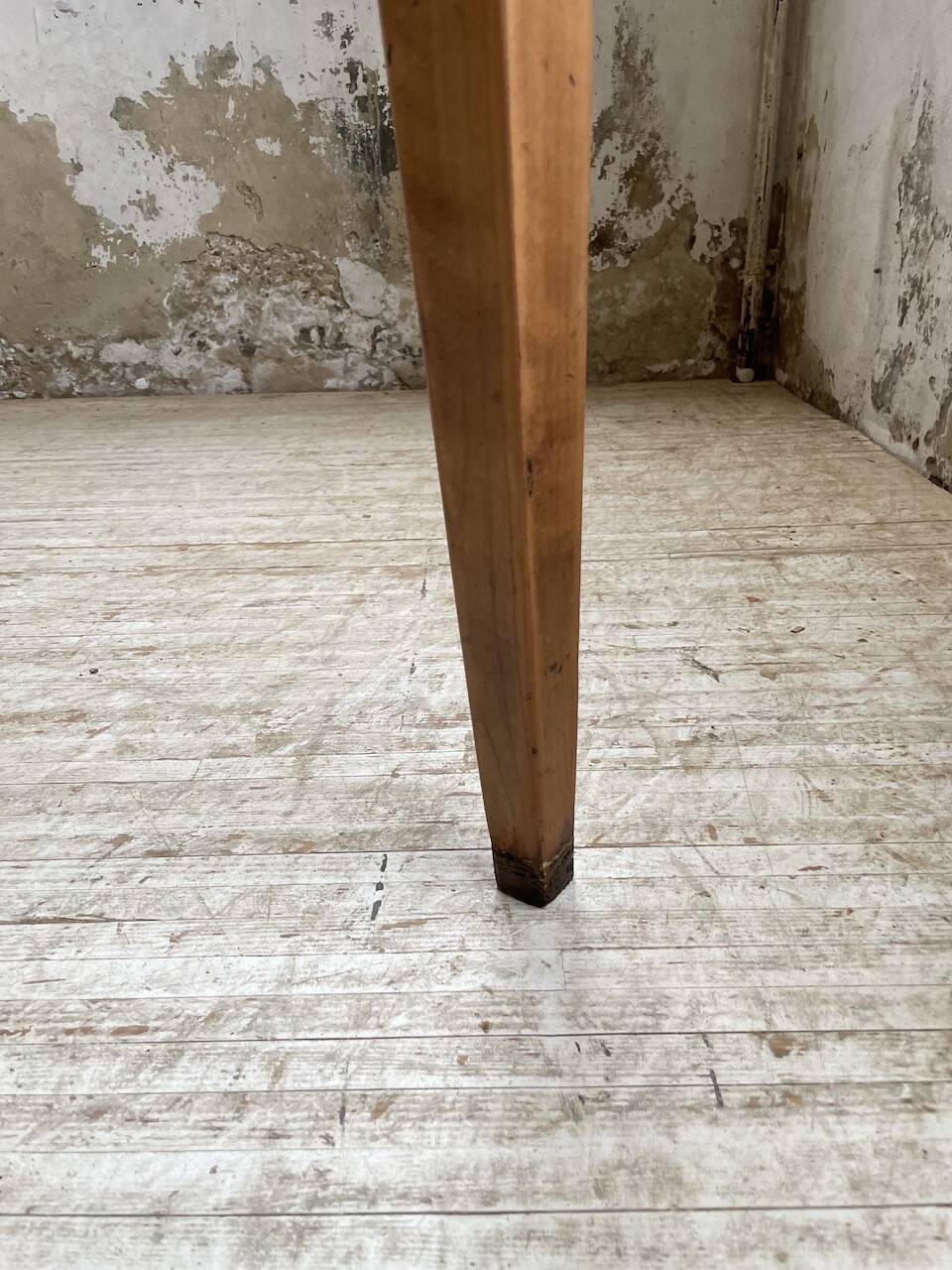 Farmhouse table with spindle legs 2m