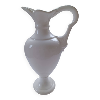 White earthenware ewer from Saint-Clément.