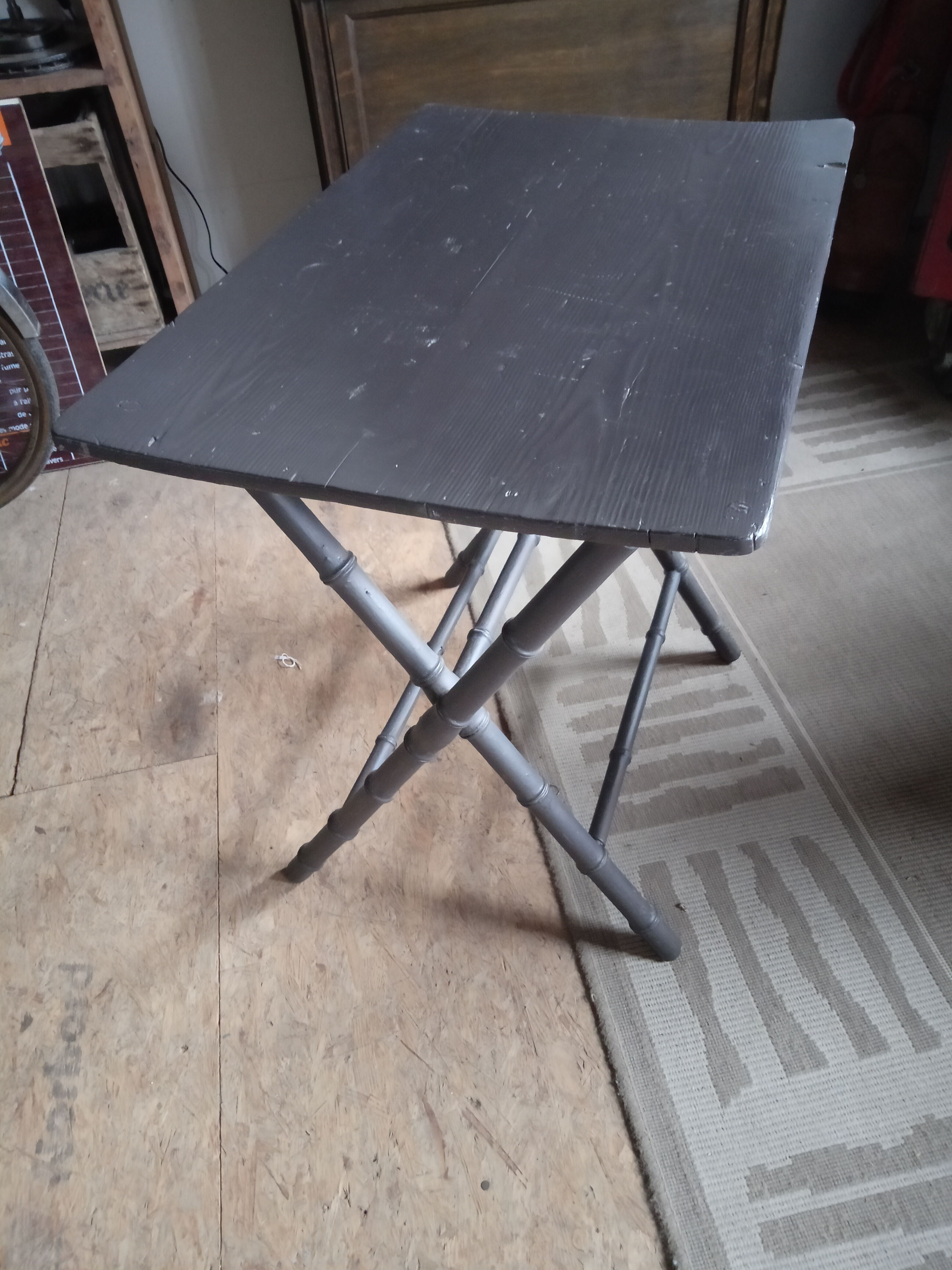 Folding table