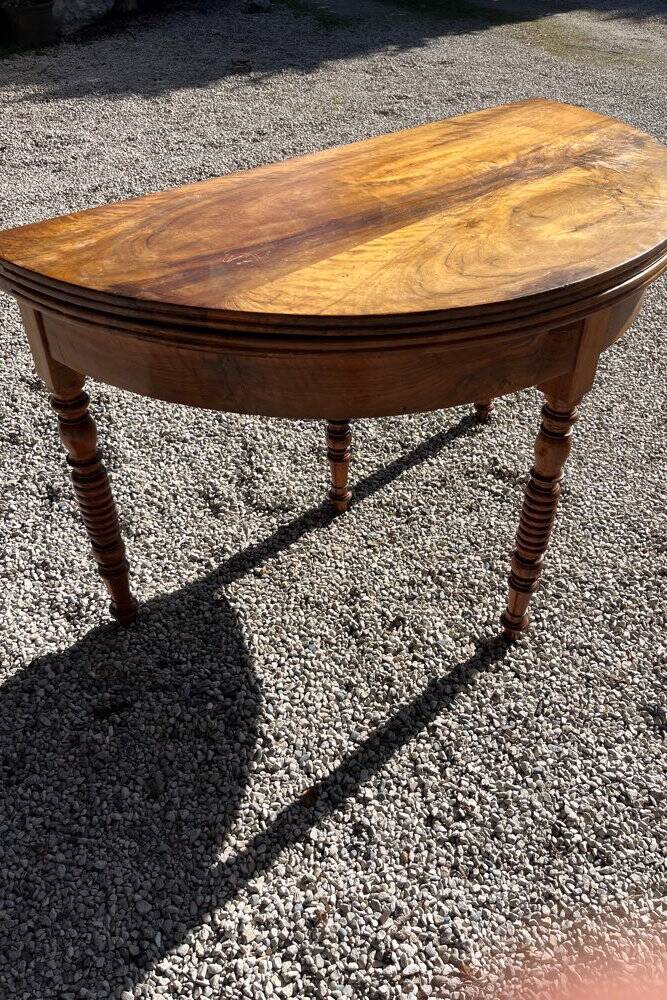 Half-moon table in solid walnut