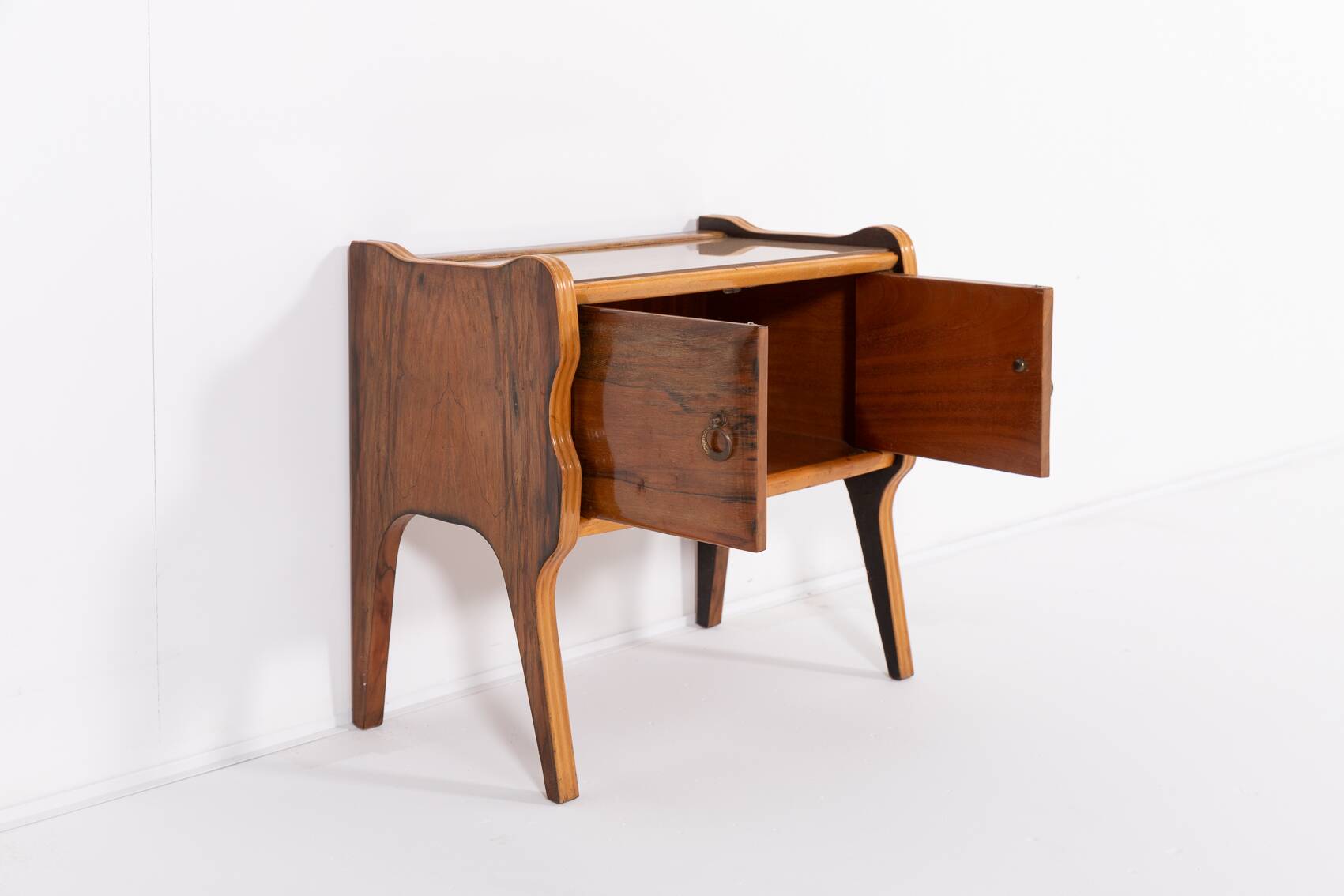 Table de nuit/armoire sculpturale italienne du milieu du siècle, années 1950