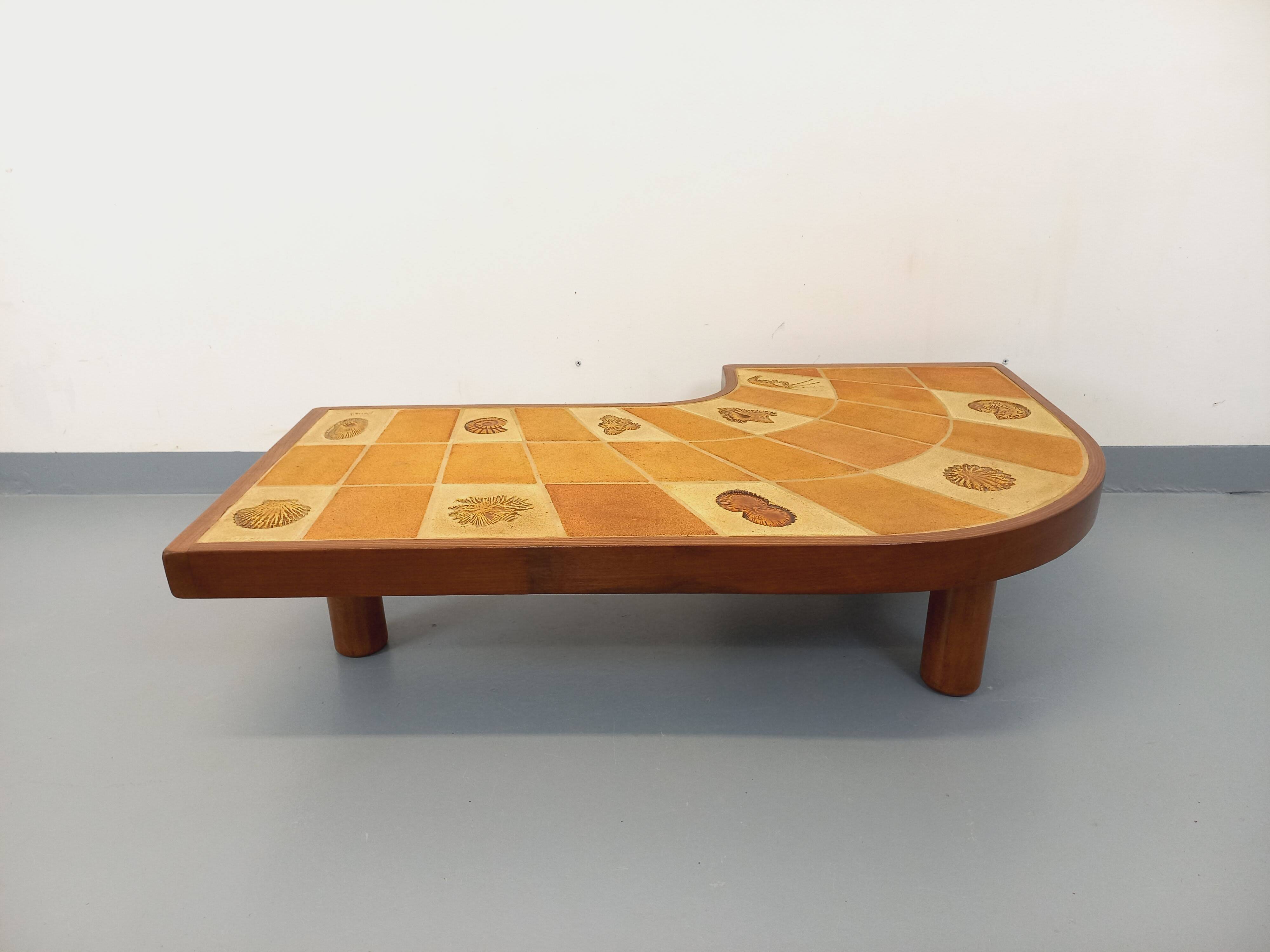 Barrois vintage shell-patterned comma coffee table in wood and ceramic.
