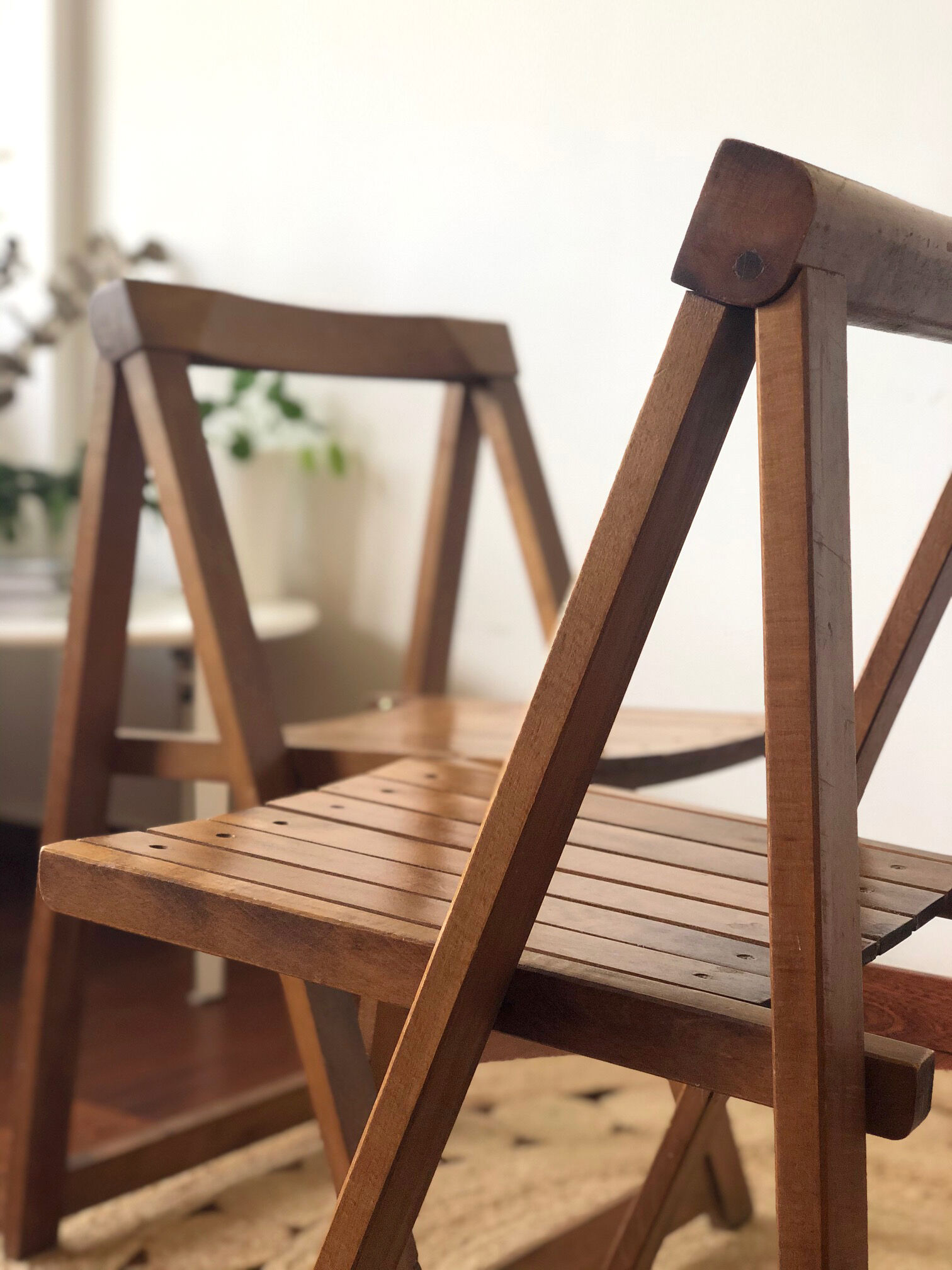 Lot of 2 folding chairs