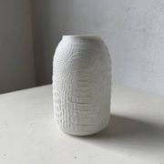 Vase en porcelaine Kaiser, finition « peau de crocodile »