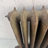 Ancien radiateur sur pied a huit lames fleuries en fonte de fer XX siècle