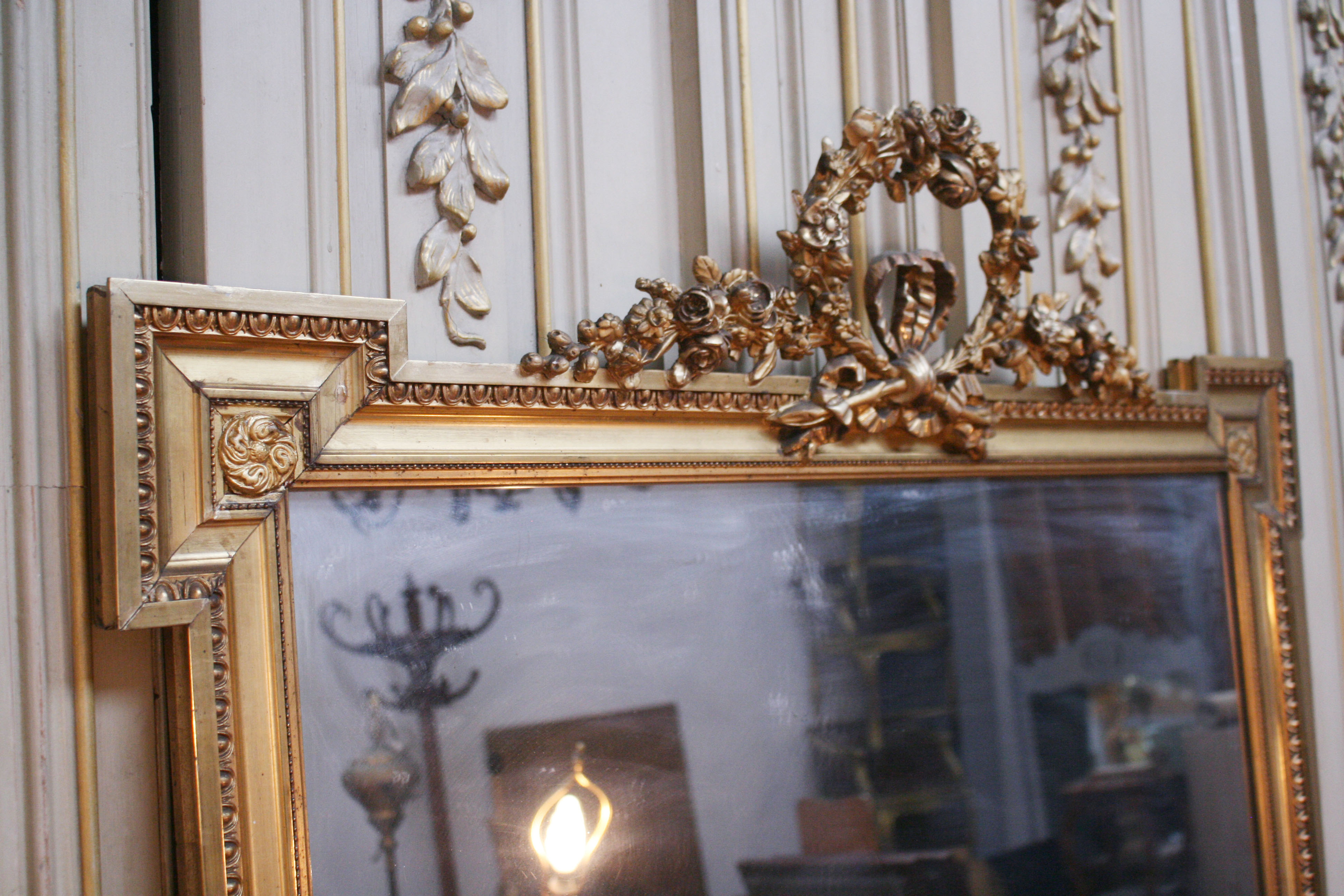 Miroir doré style Louis XVI