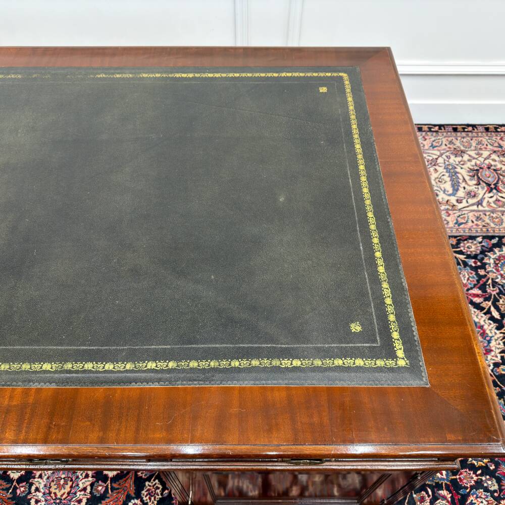 Très grand classique anglais Partnerdesk