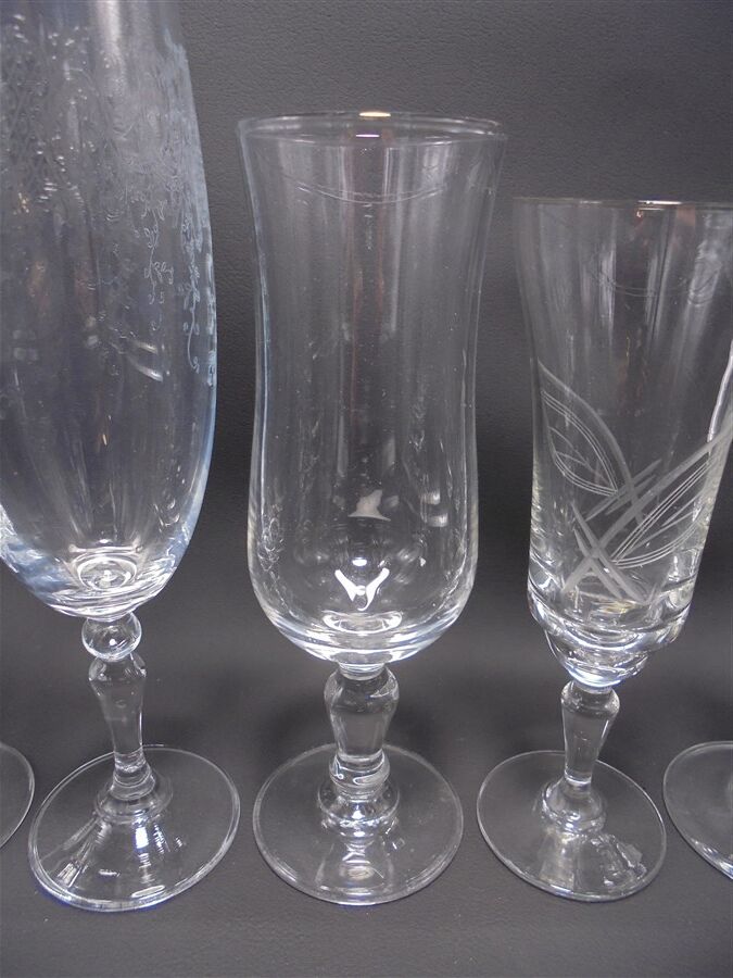 Ensemble dépareillé de 6 flûtes à champagne