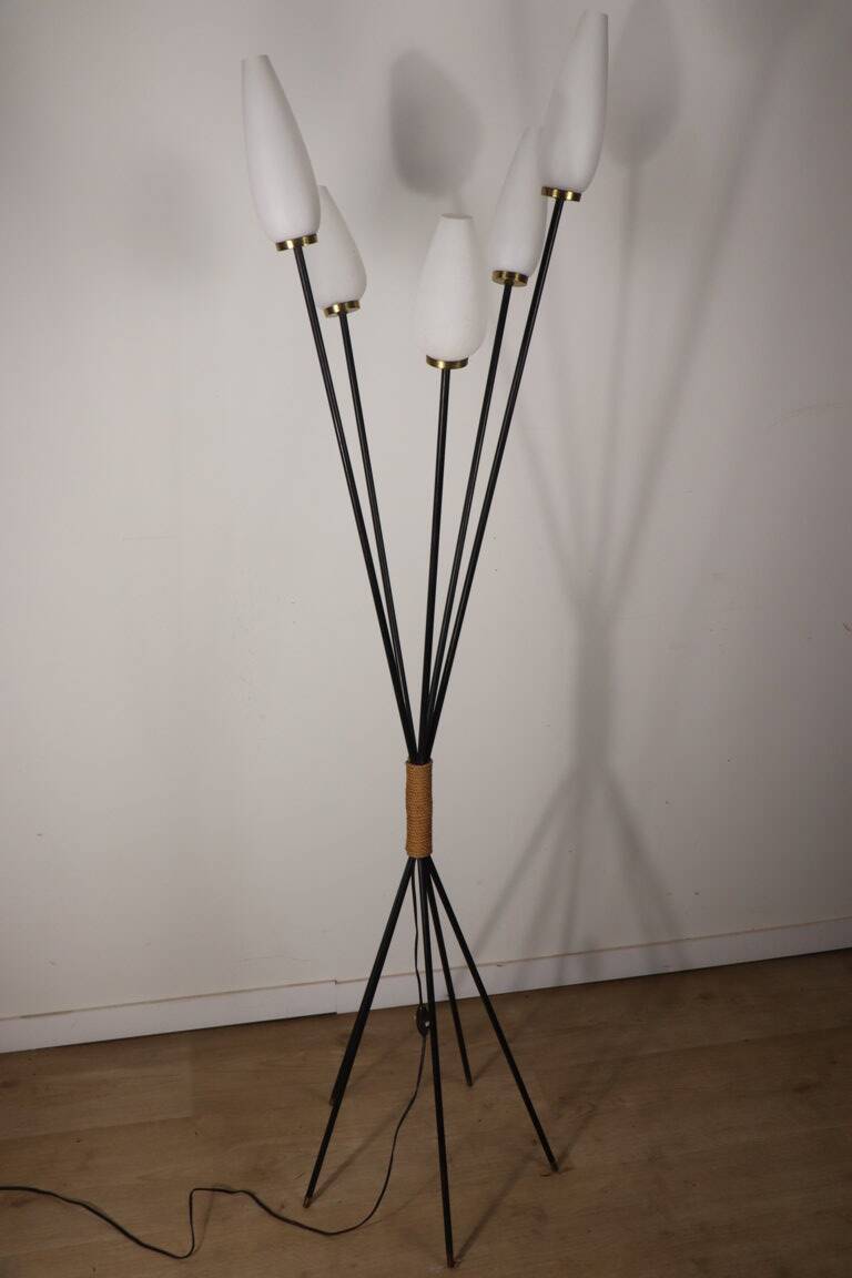 Lampadaire en métal et opaline, 1960