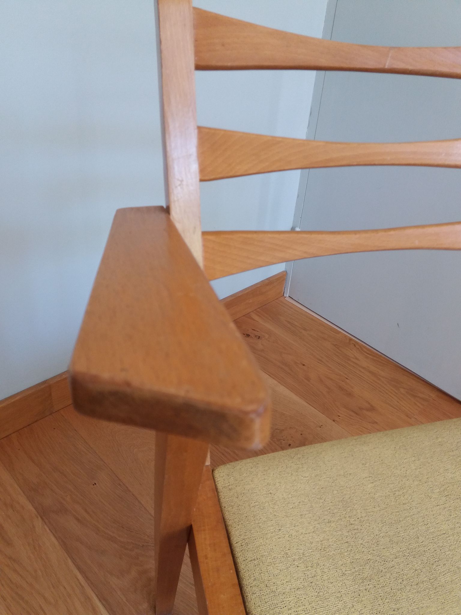 Bridge chair with armrests Scandinavian style yellow skaï