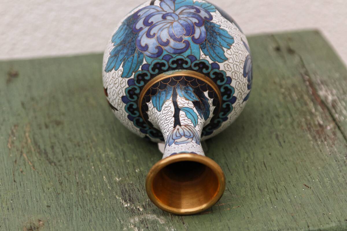 Vase in cloisonné enamels, peonies