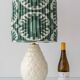 Lampe de table Art déco Charles Catteau Boch Frères  « Ananas » avec abat-jour en soie Ikat neuve