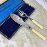 Antique fish service