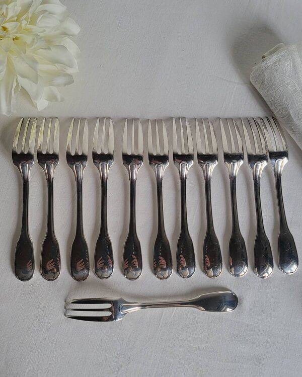 12 fourchettes à gâteaux Christofle modèle Versailles en métal argenté