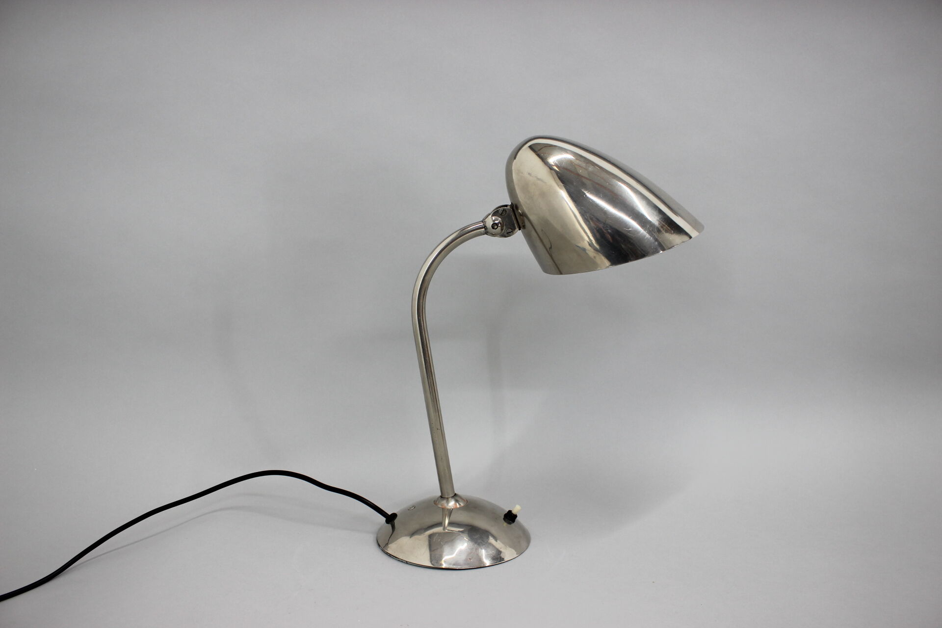 Lampe de table fonctionnaliste Tchécoslovaquie années 1930