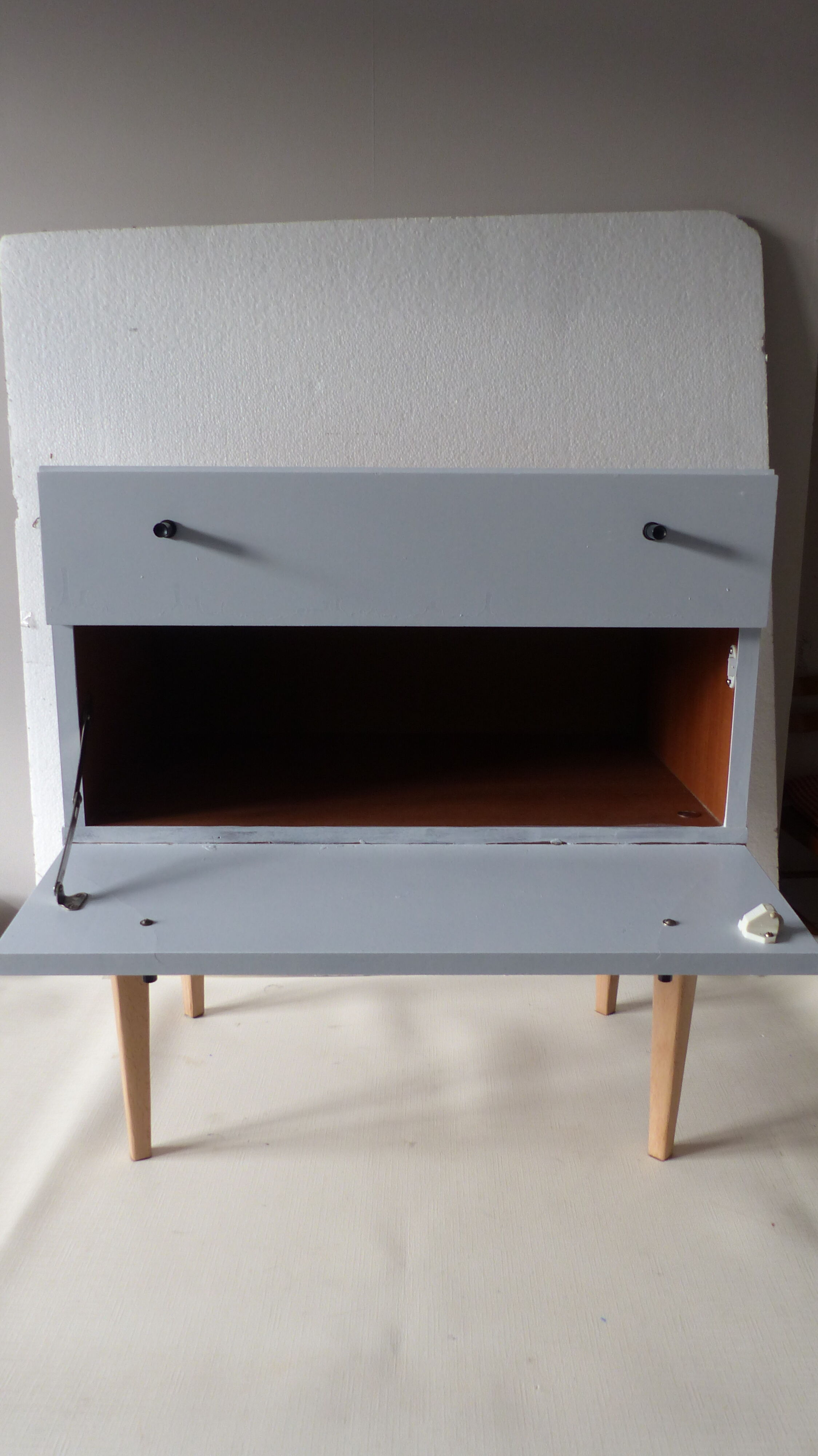 Bedside table