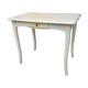 Table aux pieds galbés vintage
