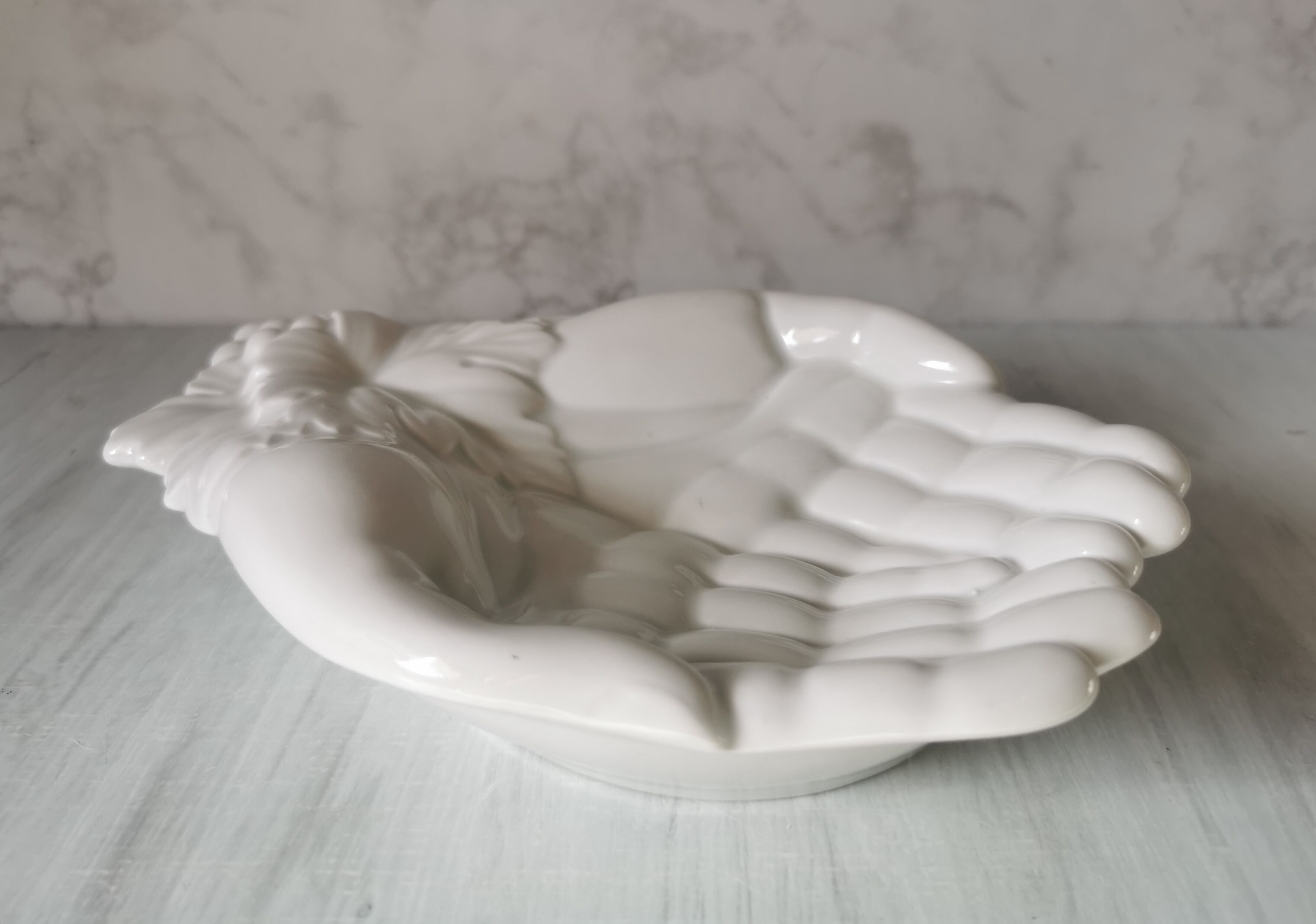 Empty pocket hands porcelain