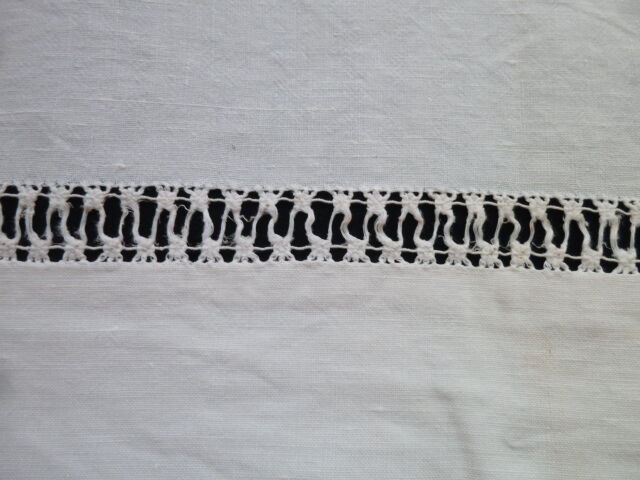 Antique linen sheet with a strip of embroidery with flanges 2.20x 3.20 m