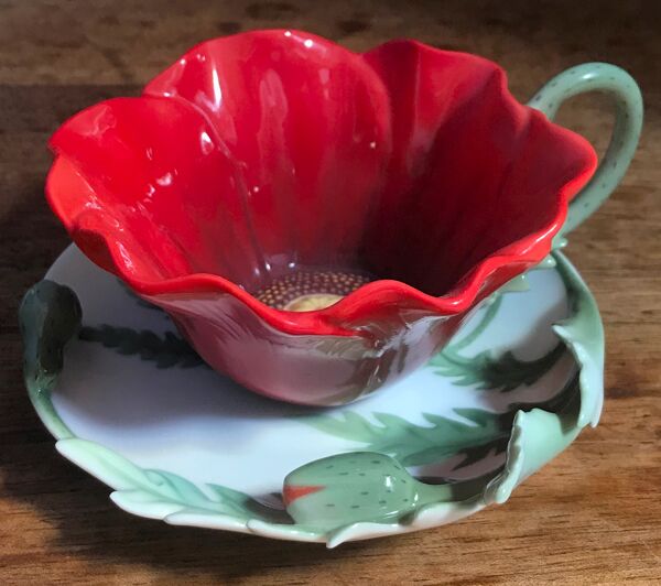 Tasse à cafe avec sa sous tasse, porcelaine Franz
