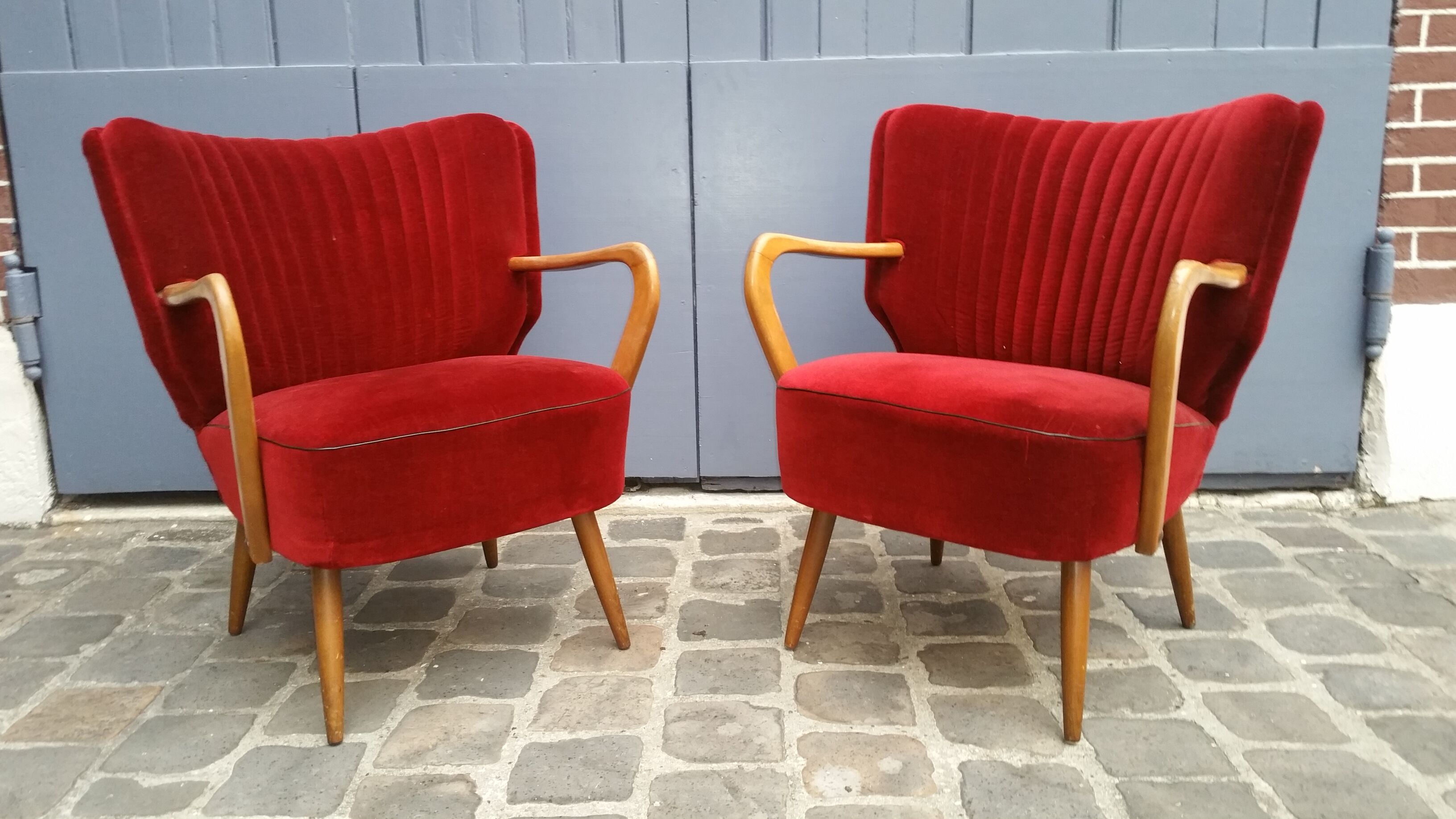 1/4 chairs red cinema cocktails