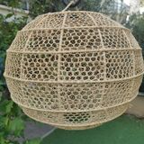 Suspension in raffia