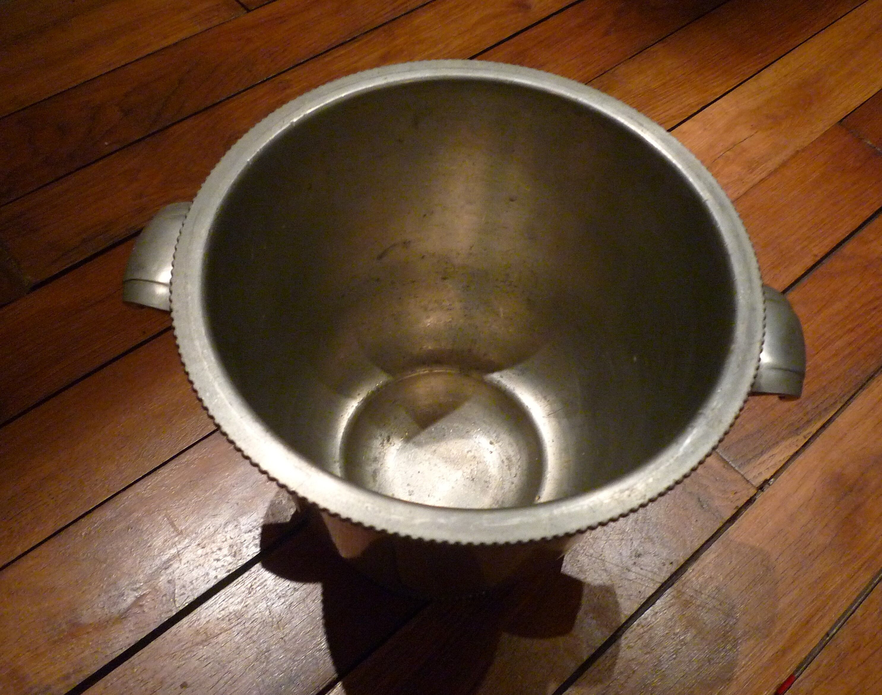 Tin champagne bucket from the Manoir à deux prises