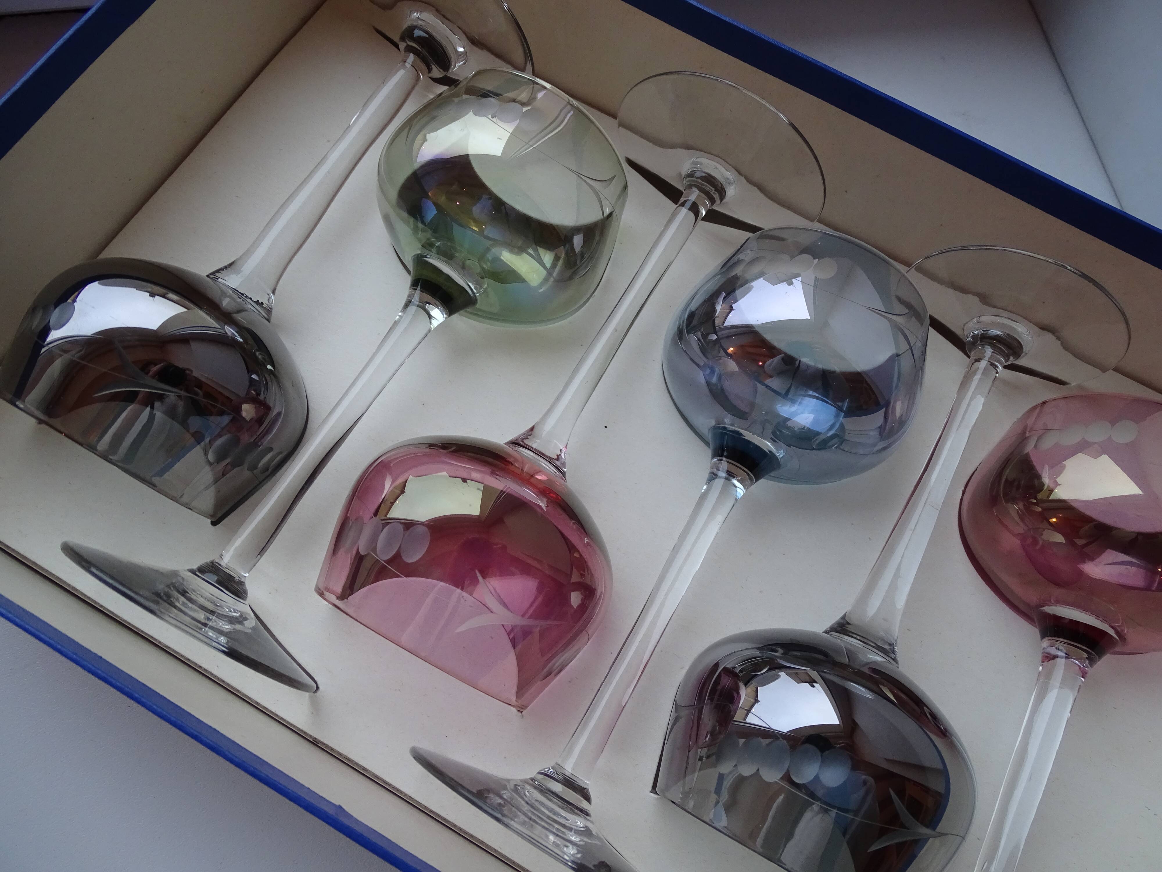 6 colored semi-crystal wine glasses Vannes le Châtel in a box