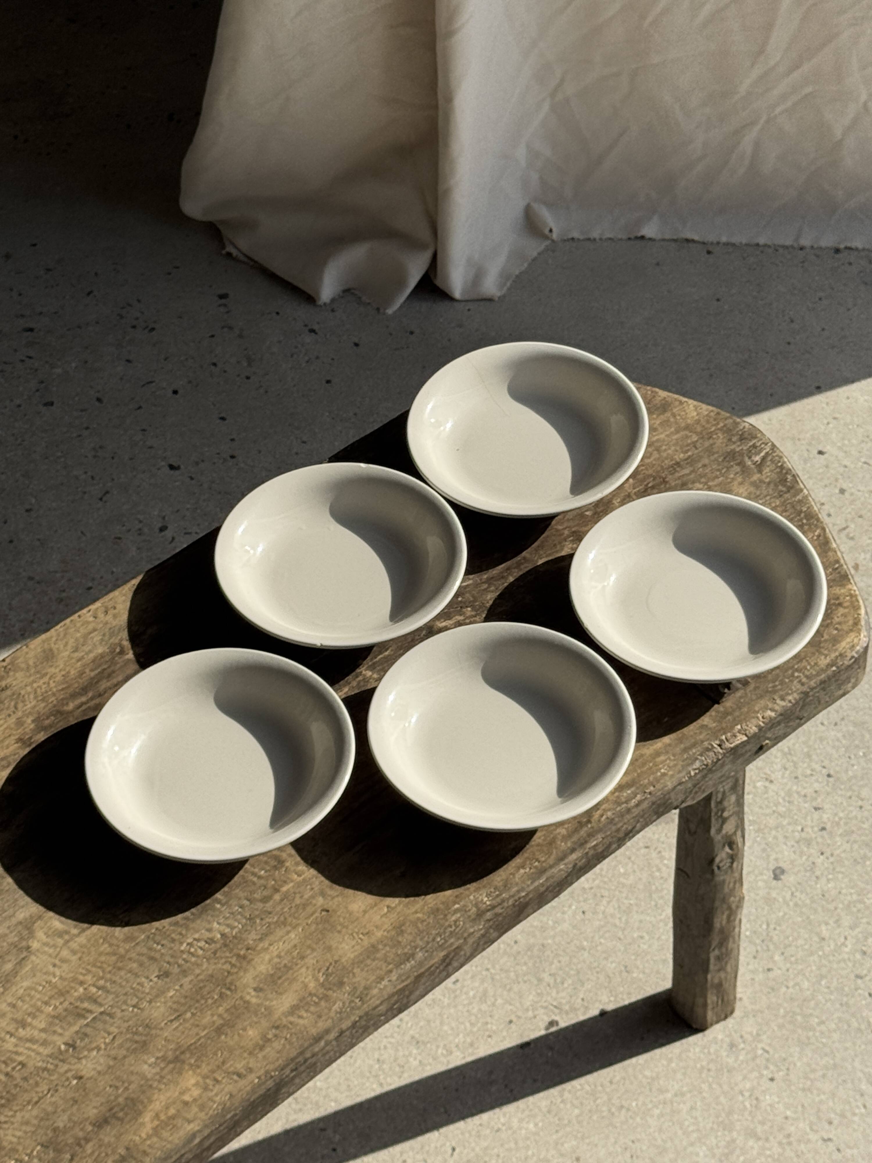 Set of 5 thick white deep plates, no brand, D21.5.
