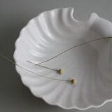 White porcelain shell pocket empty