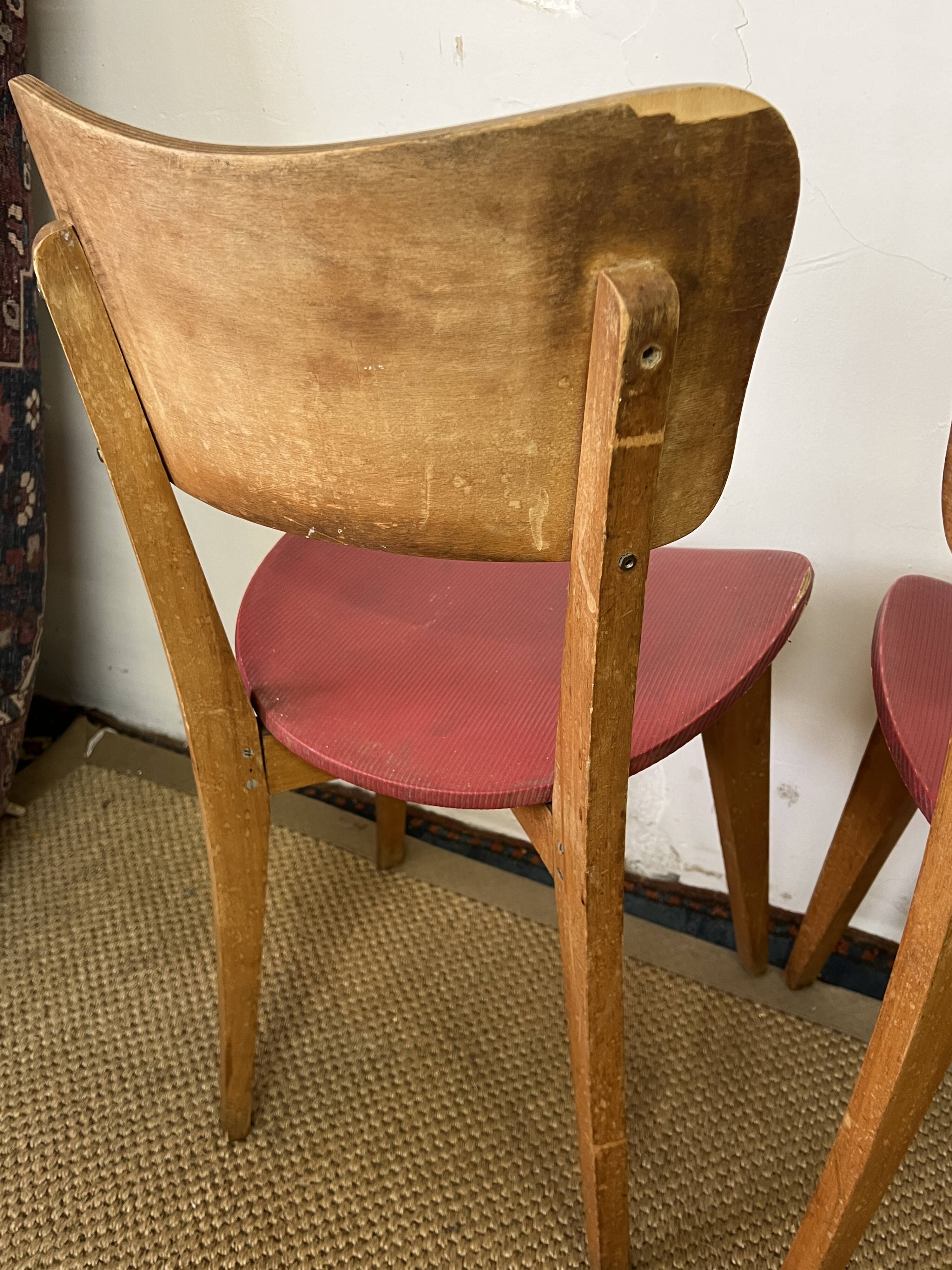 Suite de 4 chaises bistrot en bois vintage