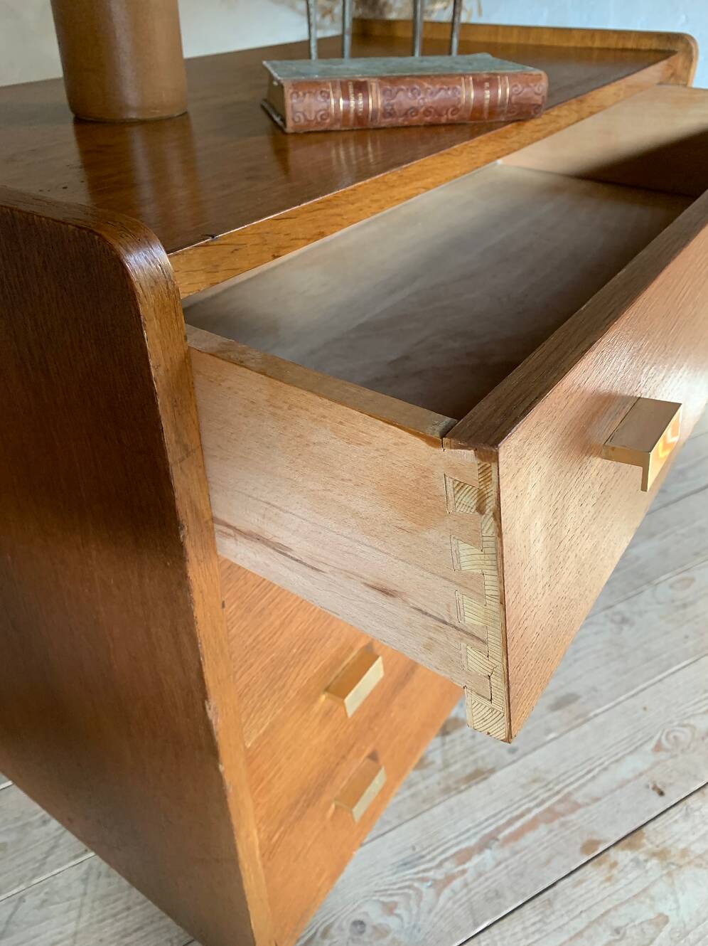 Vintage oak chest of drawers with 4 drawers
