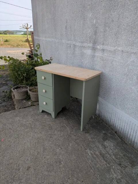 Child's desk