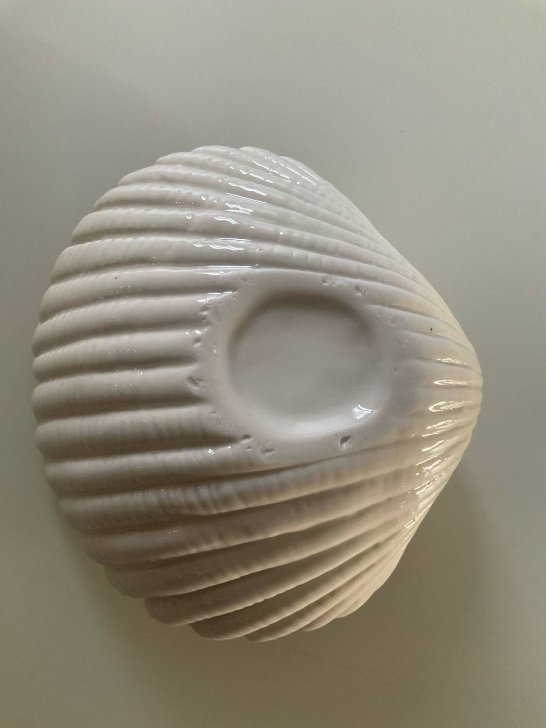 Vintage porcelain shell emptier