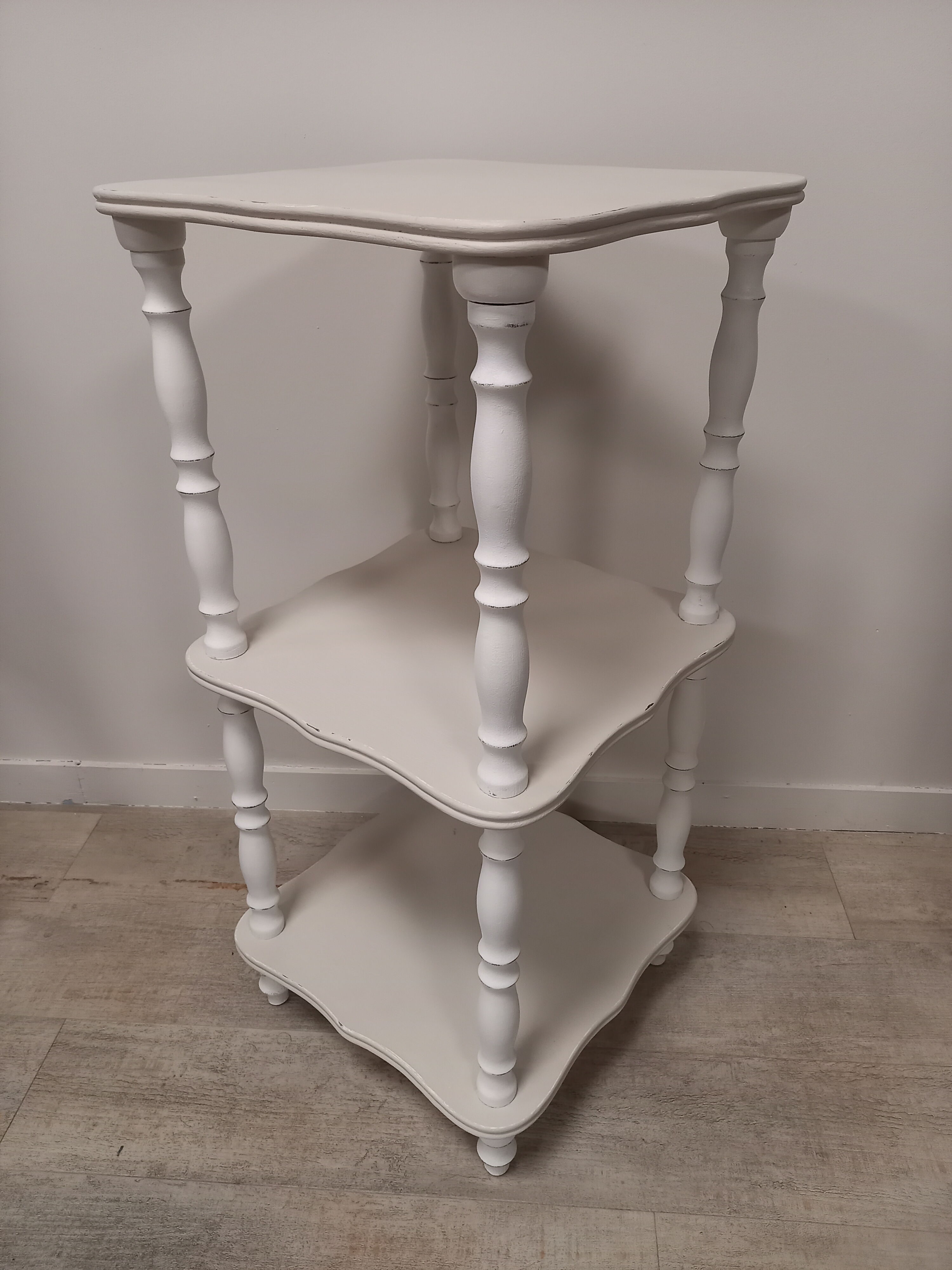 Beige and white patinated square saddle