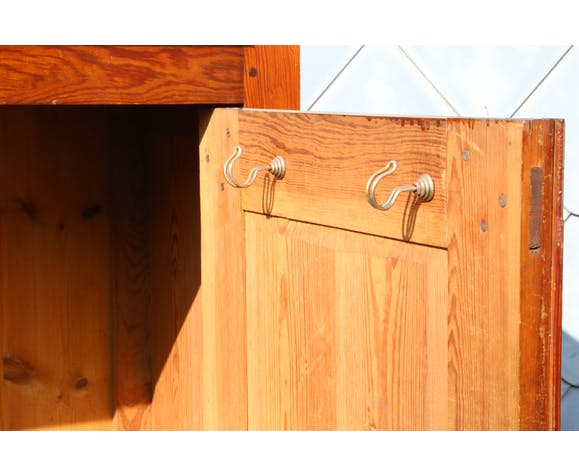 Low wardrobe with closet and drawers