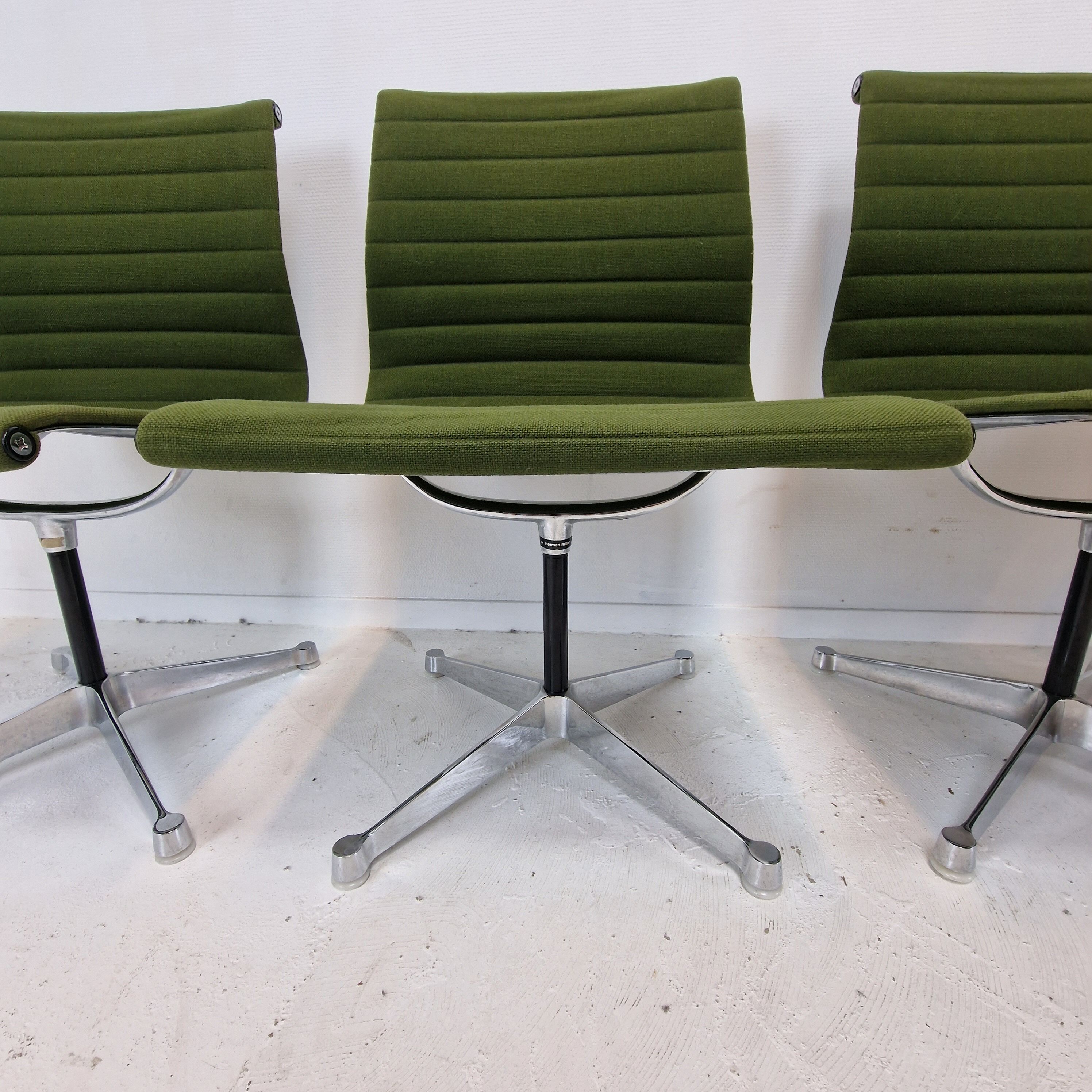 Set of 5 Model EA 105 Chairs by Eames for Herman Miller, 1970's