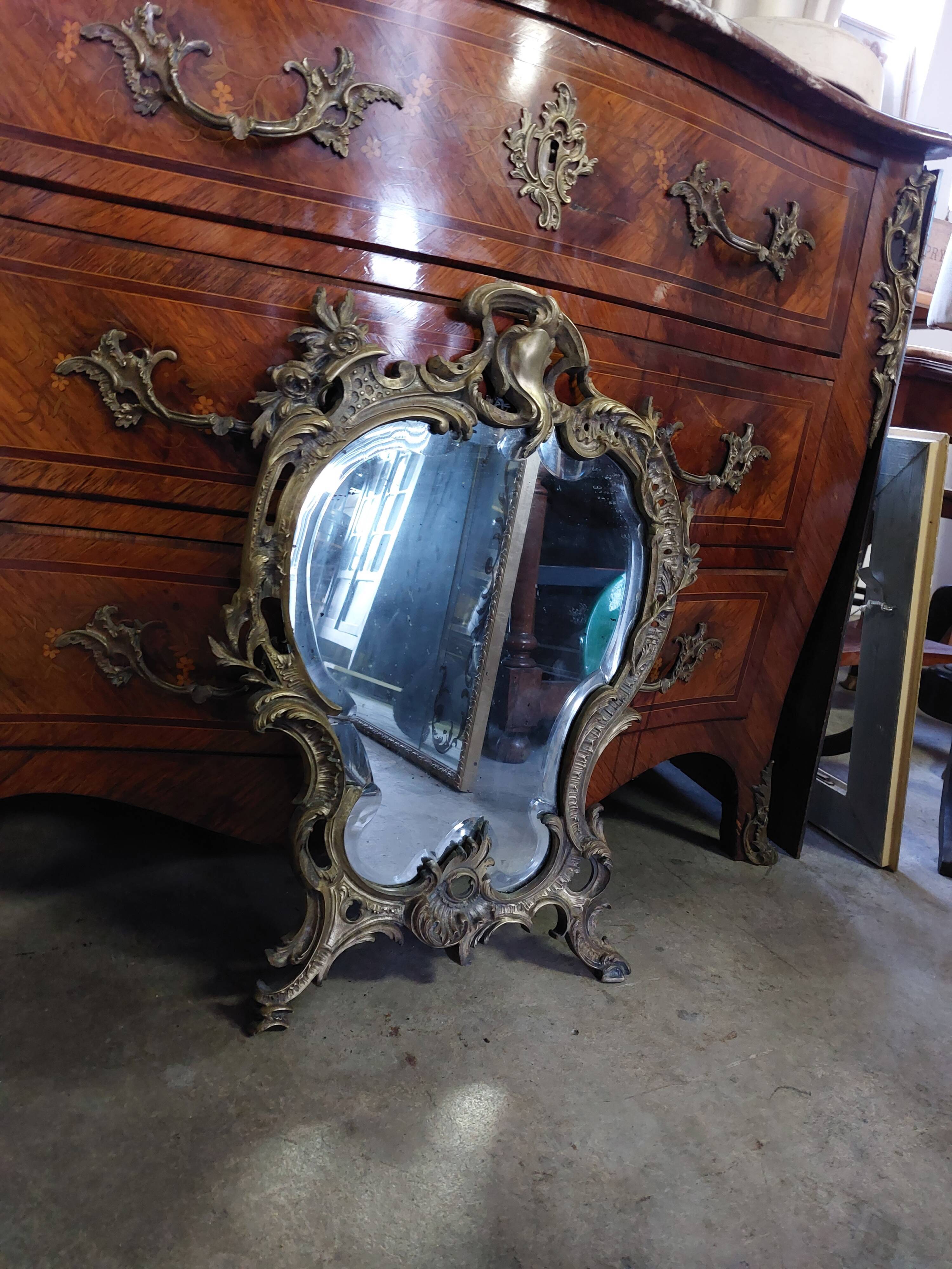 Miroir biseauté en bronze Louis XV 19ème