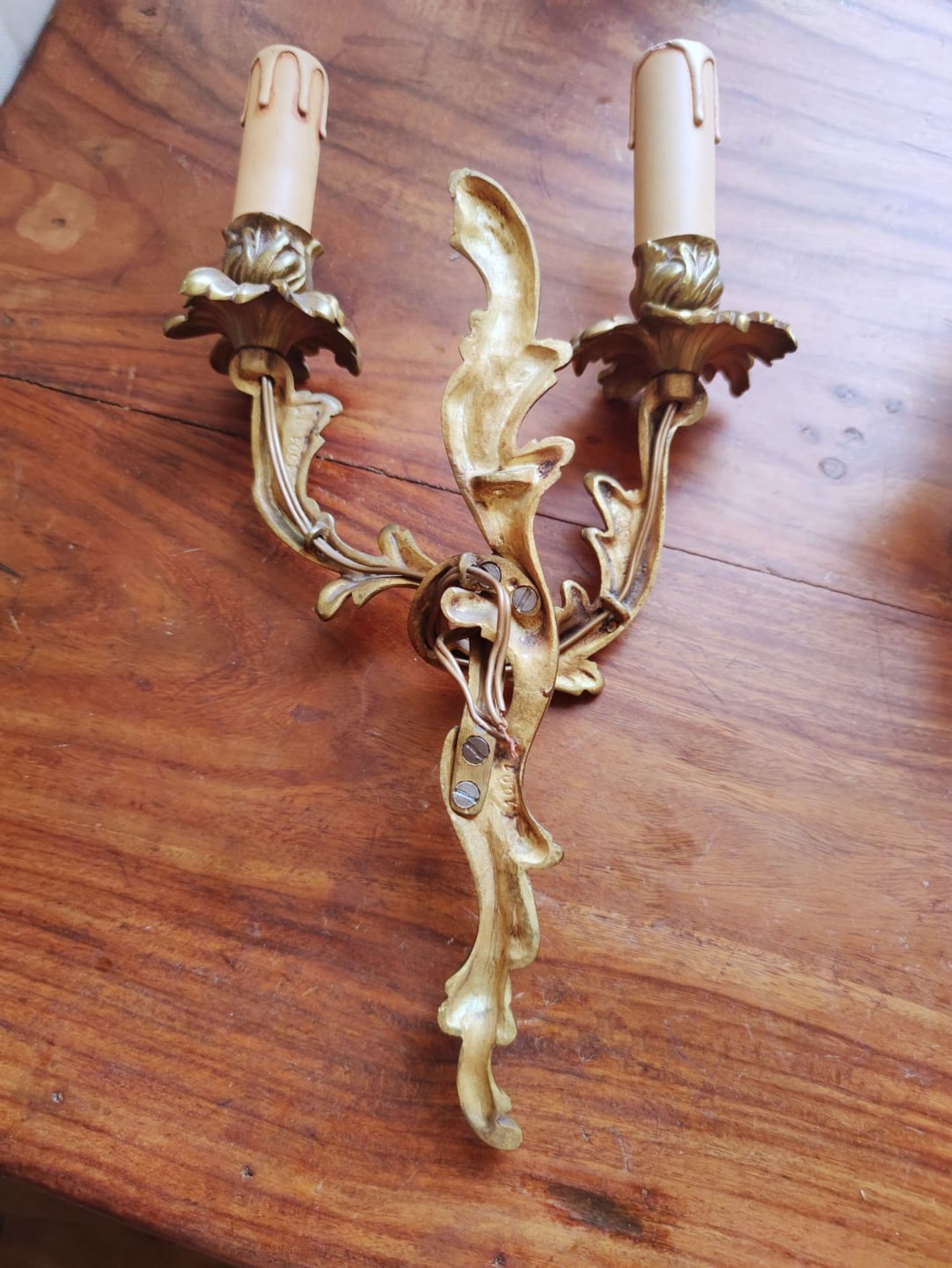 Paire d'appliques en bronze doré de style Louis XVI