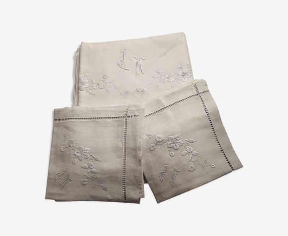 Drap brodé avec ses 2 taies assorties monogrammés np