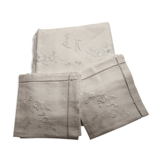Embroidered sheet with its 2 matching monogrammed np pillowcases